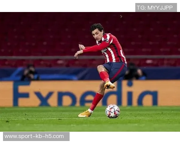 吉梅内斯强调对巴萨边路的防守重要性强调在对抗中保持强势态度 吉梅内斯强调对巴萨边路的防守重要性强调在对抗中保持强势态度